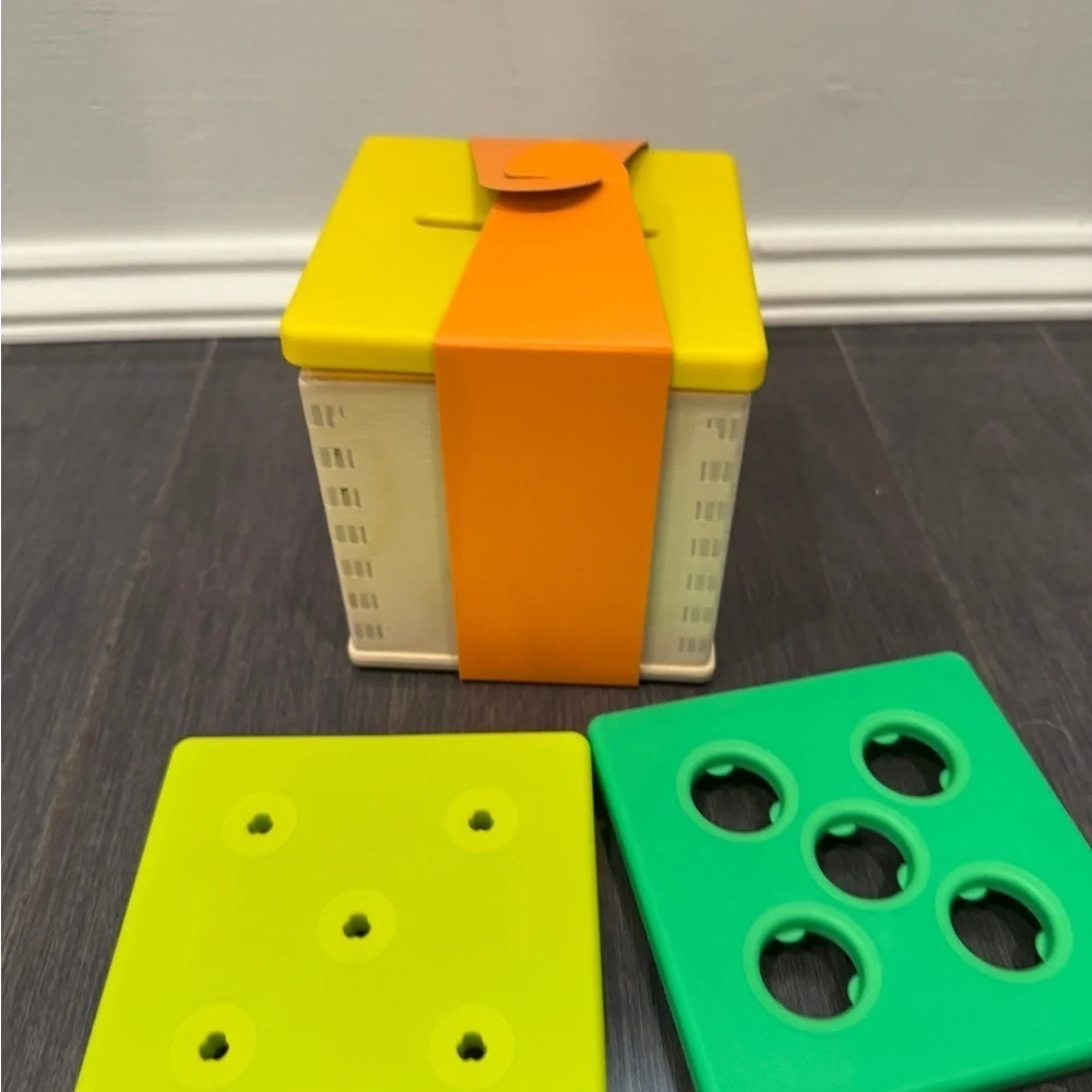 NWT Lovevery Babbler Kit Coin Carrot Fine Motor Colorful Wooden Box for Toddler